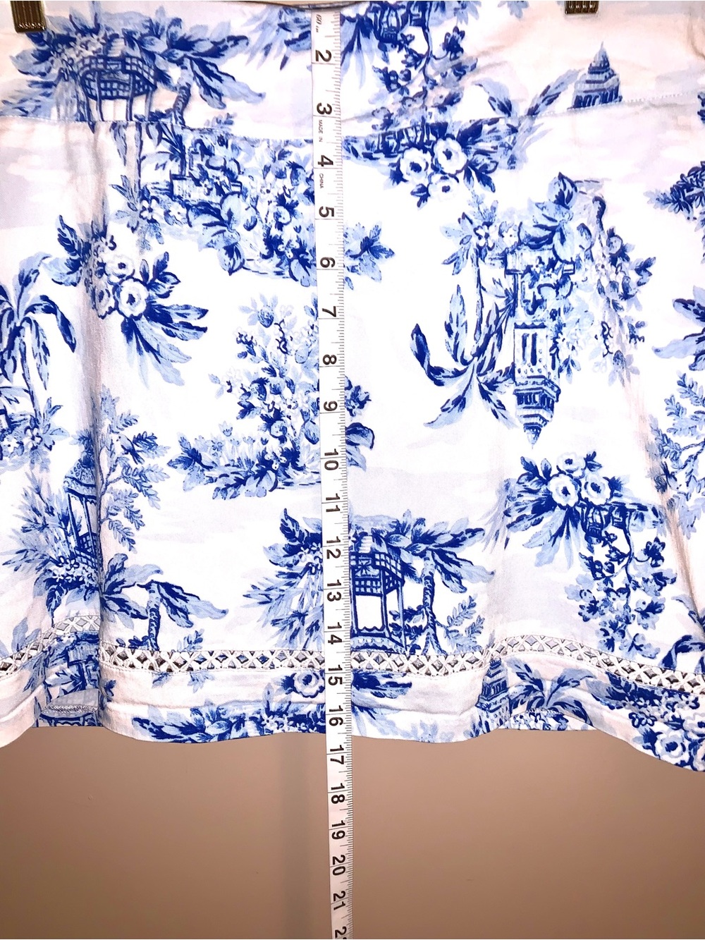 crown & ivy White and Blue Toile Print Mini Skirt - Picture 4 of 6